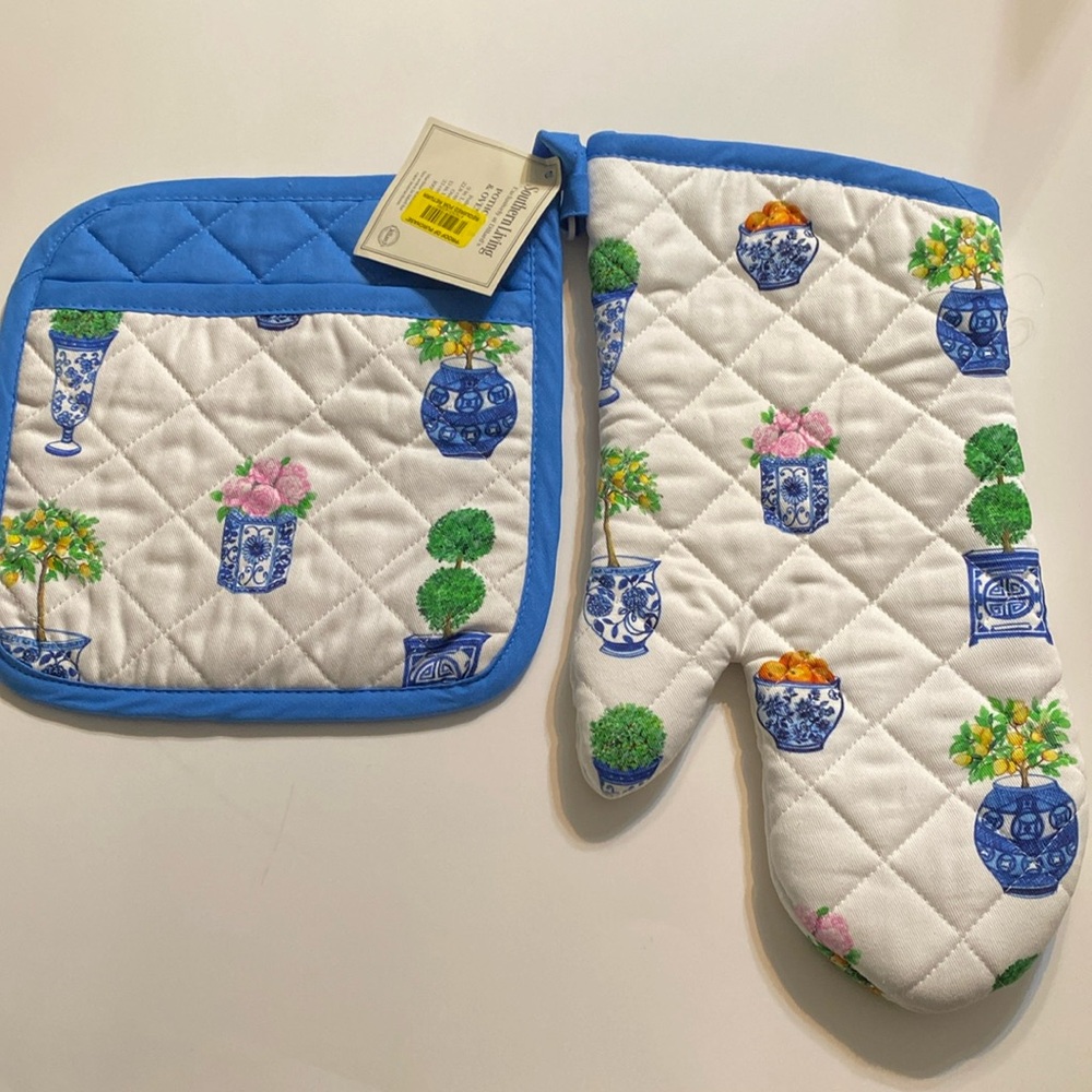 Southern Living Quilted Blue and White Kitchen Potholder & Oven Mitt Set NWT